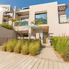 Limited Offer 4BR plus Maid's Villa Close to Beach by Deluxe Holiday Homes