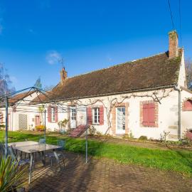 La Ruchaude Enchantée - Grand jardin et sauna, Hotel in Chevillon