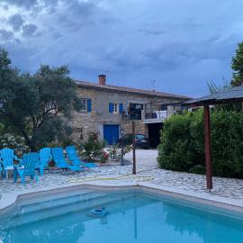 Le Mas du Bueysse, hotel em Bessas