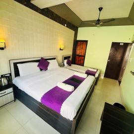 Hotel Mother land near Prem aashram Ganga Ghat, hotel v destinaci Haridvár