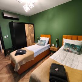 W Centrum Luksusowy Apartament, Duży Parking, Zameldowanie 24h, FV, Ekspres, XBOX, Klimatyzacja, Dwie Sypialnie, Kuchnia i Salon, Samo centrum miasta,