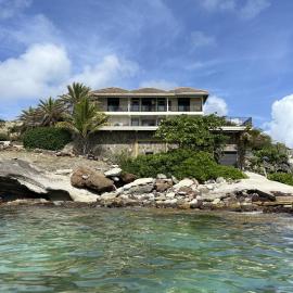 The Seahouse Antigua SEAFRONT: Bats Cave şehrinde bir otel
