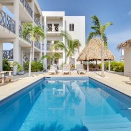 Sunset Breeze Penthouse with a View Towards the Sea