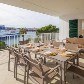 FLOR Villa Marina - Puerto Mahón: Mahón şehrinde bir otel