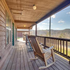 Walk to White River: Mountain View Family Cabin!, hotel in Mountain View