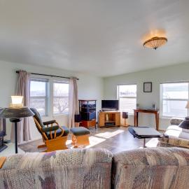 Hot Tub & Screened Porch: Getaway in Montrose!