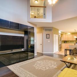 54 Mi to Dtwn DC: Spacious Family Home!, hotel di Nottingham