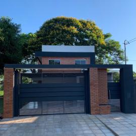 Casa moderna cerca de la playa, hotel a Encarnación