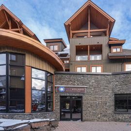 Mountain Retreat Corner Suite -Pool - Hot Tub & Spa Escape, hotel a Canmore