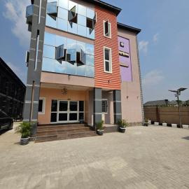 KayQuin Garden, khách sạn ở Warri