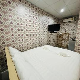 Navy Guesthouse, hotel in Ban Laem Sai