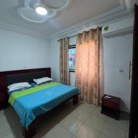 Appartements meublés derrière Stade Omnisport Amadou Ahidjo、Djoungoloのホテル
