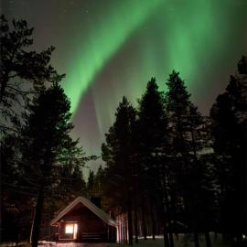 Viihtyisä mökki riekkojen mailla Hetassa، فندق في Enontekiö