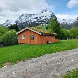 timber cabin Eresfjord med båt til leie, hotel Øveråsban