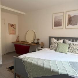 Bas de Villa à 15 min de Nice avec piscine, hotel a Carros