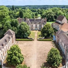 Château Studio with Chapel and Water Views
