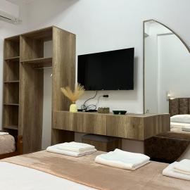 Lola's Rooms