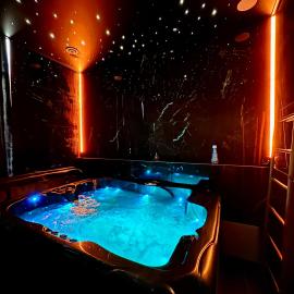 Logement privé avec Jacuzzi haut de gamme ! près de l'Aéroport de Charleroi, hotel a Charleroi