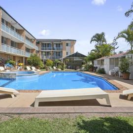 Ocean Parade 16 - Sleeps 4, Pool, Steps To Beach, Cafes