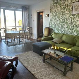 Maison de village proche du Lac de Vassivière, hotel in Peyrat-le-Château
