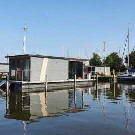 Houseboats Heeg, hotel u gradu Heeg