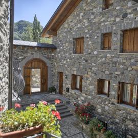 Apartamentos Casa Riu - Villmor, hotel in Sahun