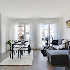 Studio spacieux à 2 minutes de Paris - 4 personnes, hotel in Saint-Ouen