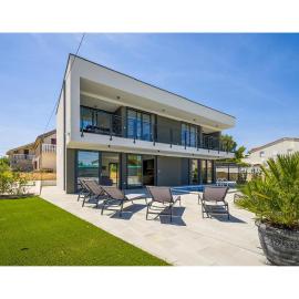 4 Bedroom Stunning Home In Murter