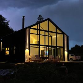 Moderna Casa entre Campo de Frambuesas