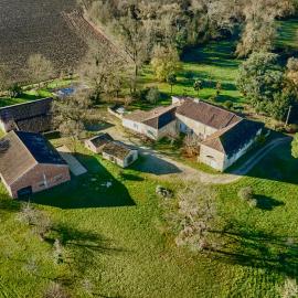 Gîtes Charme et Cosy avec piscine - Le Clos Boissière, hotel em Valence-sur-Baïse