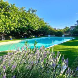 Le Clos Lagrange Gîte 10 personnes, hotel di Varaignes