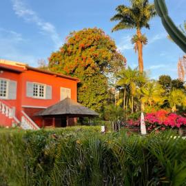 Domaine Terranadee - Grande Villa et Bungalows dans un Jardin créole avec Piscine et Vue Panoramique, hotel v mestu Fiagues