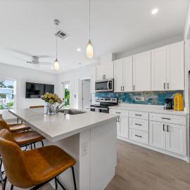 Affordable Luxury Apartments, 3 Min to Beach, hotel i West Bay