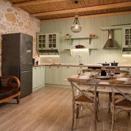 Physis Country House Near Matala Beach & Faistos، فندق في Kousés
