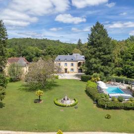 Le Petit Manoir de Vitrac, hotel u gradu Vitrak