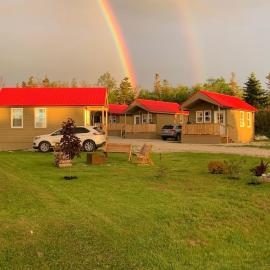 Gros Morne Tiny Chalets – hotel w mieście Rocky Harbour