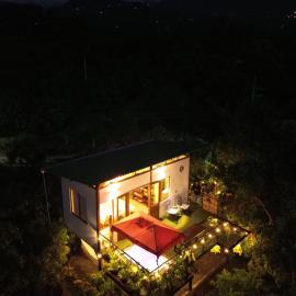 Glamping Entre Rocas Tena, hotel u gradu Tena