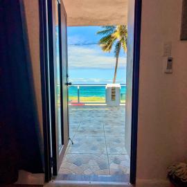 Modern Oceanfront Apartment, hotell i Arecibo