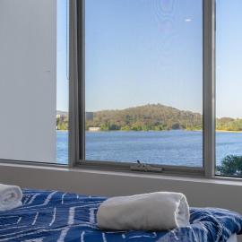 Lakefront Modern 2 BDR Apartment with 2 Parking Kingston