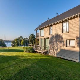 Serene Luxe Lakeside Stay, hotel in Boussu-lez-Walcourt