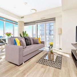 High Rise 1BR Building w Gorgeous Views, hotel in Kitchener