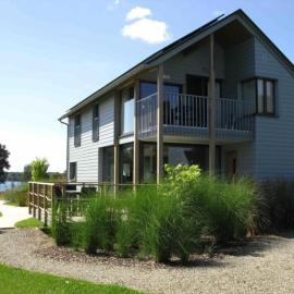 Family Villa by the Lake, hotel in Boussu-lez-Walcourt