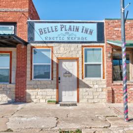 Belle Plain Inn, hotel u gradu 'Baird'