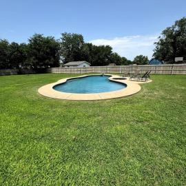 Full HOME with 2 KING BEDS and a POOL, hotel en Owasso