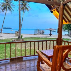 Arys Lagoon Bungalow & Hotel, хотел в Каримунджава