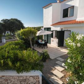 Villa 8, chalet pareado con jardín y piscina, hotel a Es Mercadal