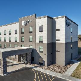 Riverstone Suites by Cobblestone Hotels - Chippewa Falls, хотел в Чипуа Фолс