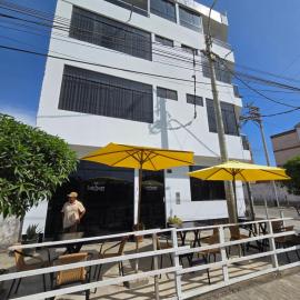 Hostal COSTA AZZURRA، فندق في سيرو ازول