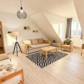 Vienna's Nature Corner - charming rooftop family apartment, hotel in Gerasdorf bei Wien