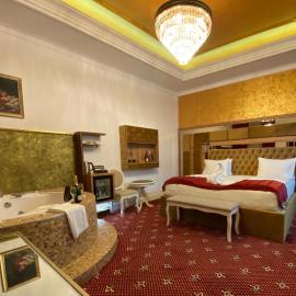 Vila Imperial One Luxury Boutique Hotel، فندق في فاغاراش